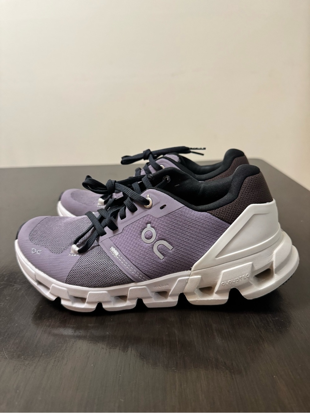Womens cloudflyer shark pearl size 6.5